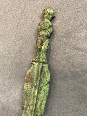 A Chinese inscribed bronze sword, Warring States Period or Han, ca. 3rd C. b.C. — photo 2