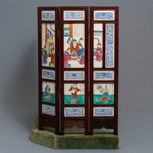 A Chinese inscribed famille rose eight-piece tablescreen, 19th C. — 照片 3