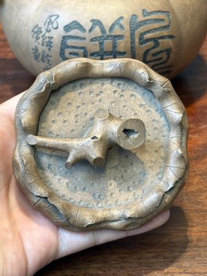 A Chinese inscribed Yixing stoneware teapot and cover,  Shuan Sheng 淦生 mark, Republic — photo 5