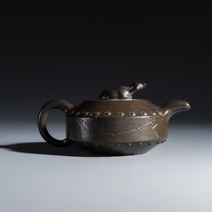 A Chinese inscribed Yixing stoneware teapot with a buffalo finial — photo 4