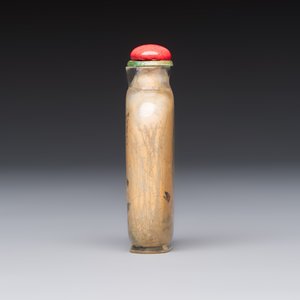 A Chinese inside-painted glass snuff bottle with insects, signed Bi Rongjiu 畢榮九, dated 1899 — photo 3