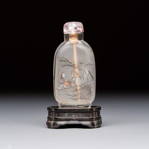 A Chinese inside-painted snuff bottle on wooden stand with figural and insect design, signed Ma Shaoxuan 馬少宣, 20th C. — photo 1
