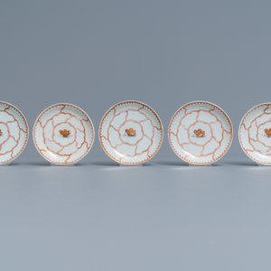 A Chinese iron-red and gilt 30-piece tea service with a butterfly, Qianlong — photo 11