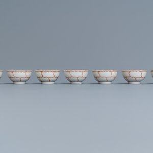 A Chinese iron-red and gilt 30-piece tea service with a butterfly, Qianlong — photo 19
