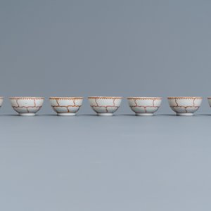 A Chinese iron-red and gilt 30-piece tea service with a butterfly, Qianlong — photo 20