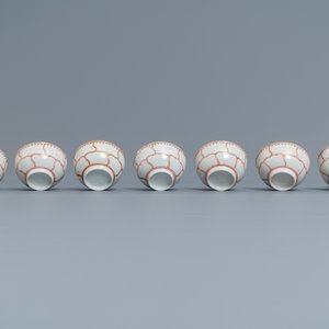 A Chinese iron-red and gilt 30-piece tea service with a butterfly, Qianlong — photo 22