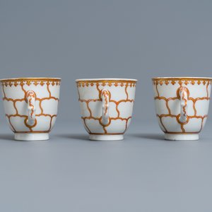 A Chinese iron-red and gilt 30-piece tea service with a butterfly, Qianlong — photo 7