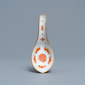 A Chinese iron red and gilt 'bats and Shou' spoon, Jiaqing mark and of the period — photo 1
