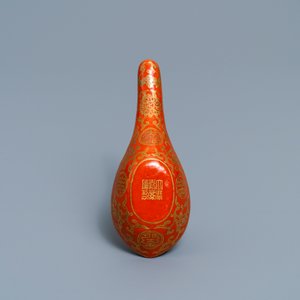 A Chinese iron red and gilt 'bats and Shou' spoon, Jiaqing mark and of the period — photo 2