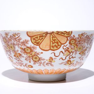 A Chinese iron red and gilt bowl with Japanese style design, Kangxi — photo 3