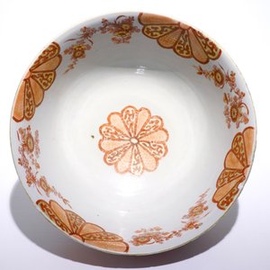 A Chinese iron red and gilt bowl with Japanese style design, Kangxi — photo 6