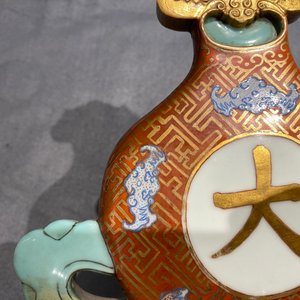 A Chinese iron red and gilt 'Daji' gourd-shaped plaque, 19th C. — 照片 6