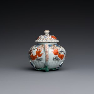 A Chinese iron-red and gilt-decorated 'carps' teapot and cover, Yongzheng — photo 3