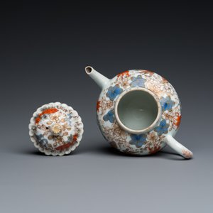 A Chinese iron-red and gilt-decorated 'carps' teapot and cover, Yongzheng — photo 6