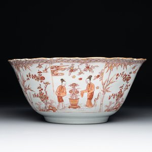 A Chinese iron-red and gilt-decorated 'ladies in a garden' bowl, Kangxi — photo 1