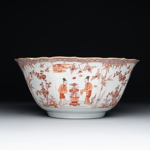 A Chinese iron-red and gilt-decorated 'ladies in a garden' bowl, Kangxi — photo 2