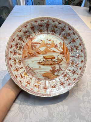 A Chinese iron-red and gilt-decorated 'Ode to the Red Cliff' dish, Kangxi — photo 1