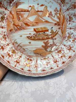 A Chinese iron-red and gilt-decorated 'Ode to the Red Cliff' dish, Kangxi — photo 7