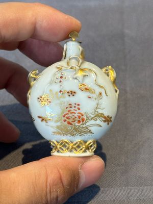 A Chinese iron-red and gilt-decorated snuff bottle, Yongzheng/Qianlong — 照片 2
