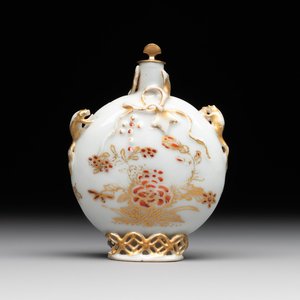 A Chinese iron-red and gilt-decorated snuff bottle, Yongzheng/Qianlong — 照片 1