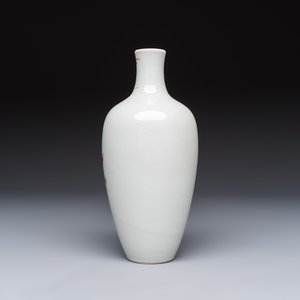 A Chinese iron-red and gilt-decorated vase with a narrative design, Qianlong mark, 19th C. — foto 3