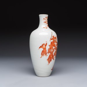 A Chinese iron-red and gilt-decorated vase with a narrative design, Qianlong mark, 19th C. — foto 4