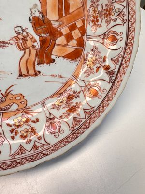 A Chinese iron-red and gilt-decorated 'Xi Xiang Ji' plate, Kangxi — foto 7