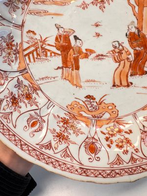 A Chinese iron-red and gilt-decorated 'Xi Xiang Ji' plate, Kangxi — foto 9