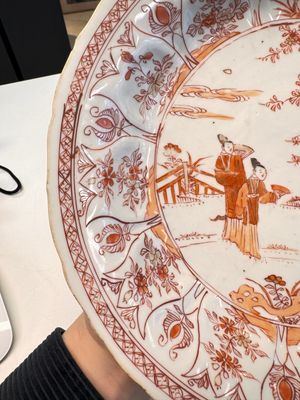 A Chinese iron-red and gilt-decorated 'Xi Xiang Ji' plate, Kangxi — foto 10