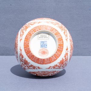 A Chinese iron-red and gilt double gourd 'dragon' vase, Qianlong mark, Republic — photo 11