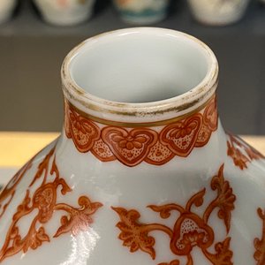 A Chinese iron-red and gilt double gourd 'dragon' vase, Qianlong mark, Republic — photo 7