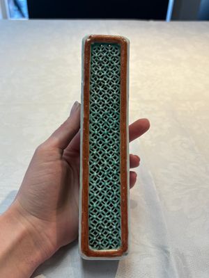A Chinese iron-red and green-enamelled reticulated incense stick holder, 19th C. — photo 1