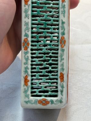 A Chinese iron-red and green-enamelled reticulated incense stick holder, 19th C. — photo 12
