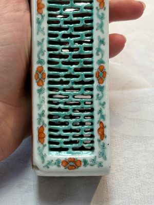 A Chinese iron-red and green-enamelled reticulated incense stick holder, 19th C. — photo 13