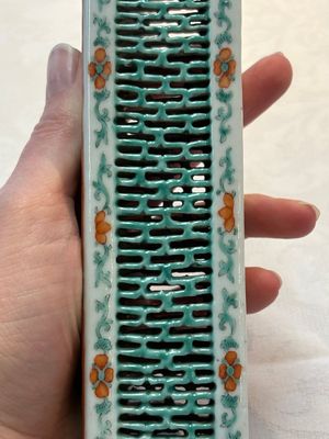 A Chinese iron-red and green-enamelled reticulated incense stick holder, 19th C. — photo 14