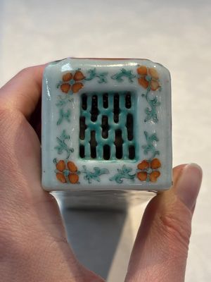 A Chinese iron-red and green-enamelled reticulated incense stick holder, 19th C. — photo 5