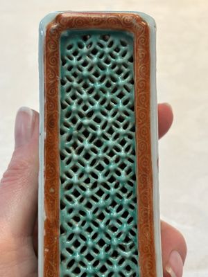 A Chinese iron-red and green-enamelled reticulated incense stick holder, 19th C. — photo 9