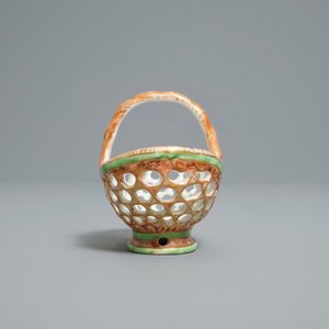 A Chinese iron red and green reticulated basket, Yongzheng — photo 3