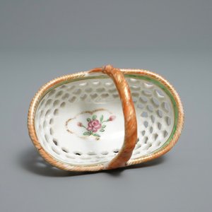 A Chinese iron red and green reticulated basket, Yongzheng — photo 7