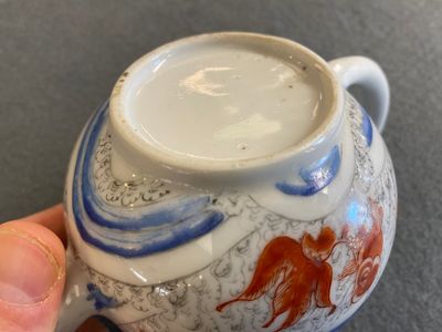A Chinese iron-red and grisaille 'cranes and carps' teapot and cover, Yongzheng — 照片 11