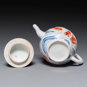 A Chinese iron-red and grisaille 'cranes and carps' teapot and cover, Yongzheng — 照片 6