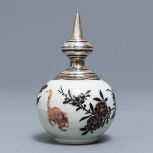 A Chinese iron red and overglaze black silver-mounted vase, 19th C. — photo 3