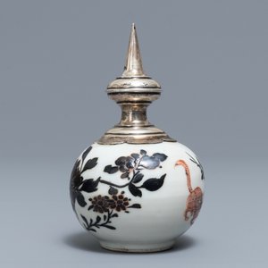 A Chinese iron red and overglaze black silver-mounted vase, 19th C. — photo 4