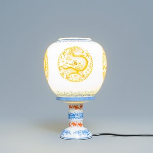 A Chinese iron red and overglaze blue eggshell porcelain 'dragon' lantern, Republic — 照片 1