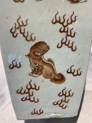 A Chinese iron-red and white 'Buddhist lion' square vase, Chenghua mark, 19/20th C. — photo 13