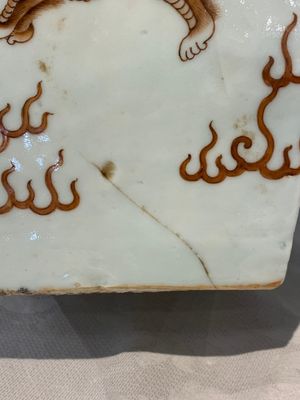 A Chinese iron-red and white 'Buddhist lion' square vase, Chenghua mark, 19/20th C. — photo 18