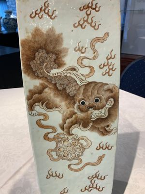 A Chinese iron-red and white 'Buddhist lion' square vase, Chenghua mark, 19/20th C. — photo 10