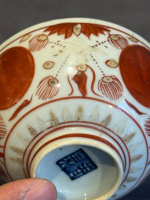 A Chinese iron-red, blue and white 'kinrande' bowl for the Japanese market, Ming — photo 10