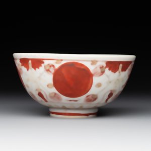 A Chinese iron-red, blue and white 'kinrande' bowl for the Japanese market, Ming — photo 2