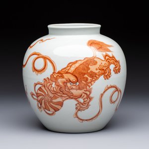 A Chinese iron-red 'Buddhist Lions' vase, 20th C. — photo 1
